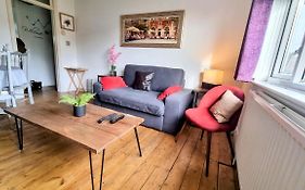 Richmond Modern Apartment